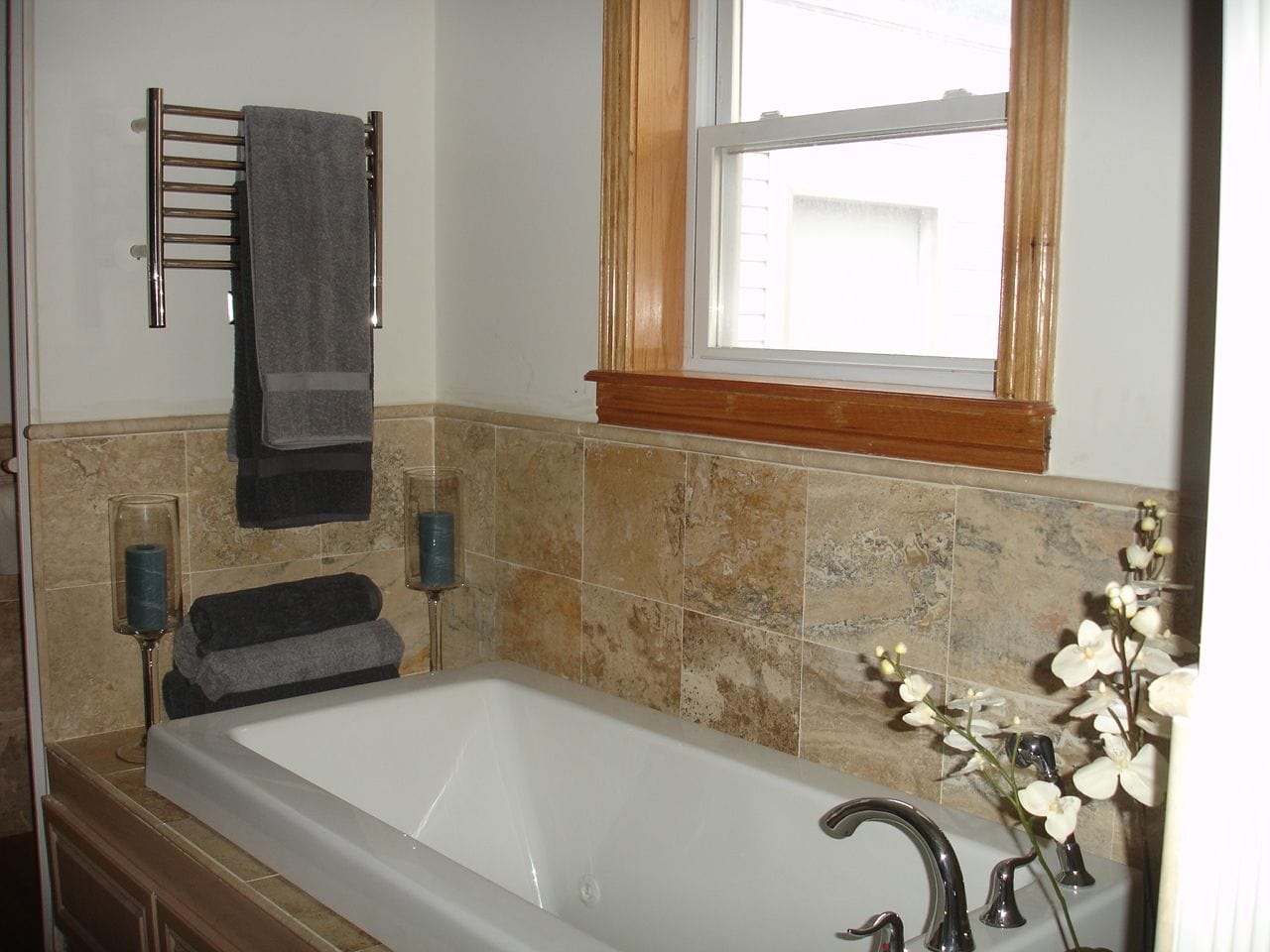 Amba HSP Amba Jeeves Model H Straight 7 Bar Hardwired Towel Warmer in Polished - HSP