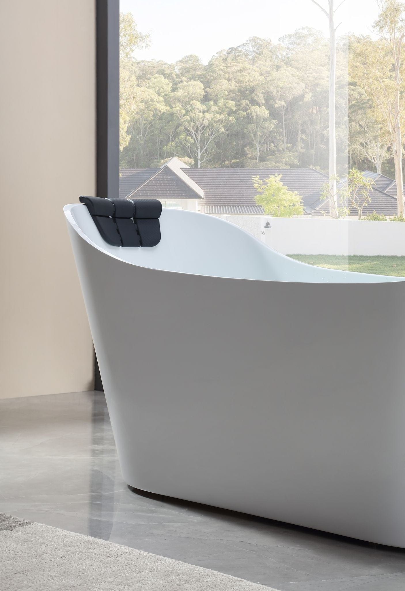 Empava EMPV-67AIS09 Empava - 67AIS09 67 in. Whirlpool Freestanding Acrylic Bathtub